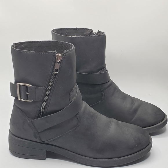 zip up boots with buckle details size 9 made by Trash - Picture 10 of 14